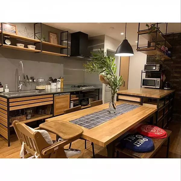 「ライフスタイル別☆ダイニングテーブルのオススメの置き方」の画像