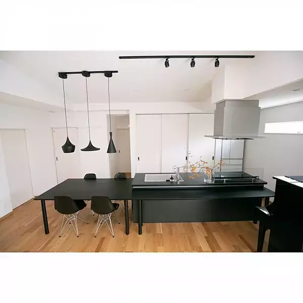 「ライフスタイル別☆ダイニングテーブルのオススメの置き方」の画像