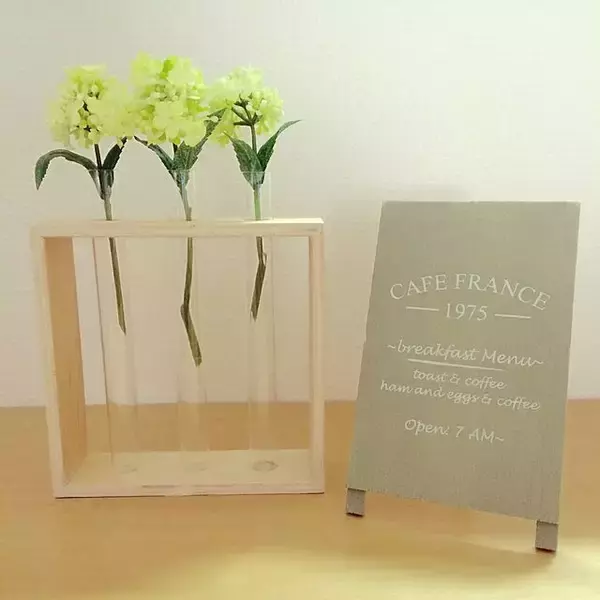 「手軽に飾って空間が華やぐ♡ダイソーのフェイクフラワー」の画像