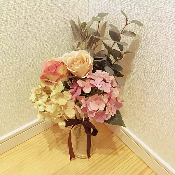 「手軽に飾って空間が華やぐ♡ダイソーのフェイクフラワー」の画像