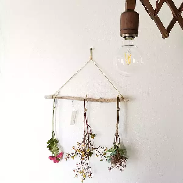 「手軽に飾って空間が華やぐ♡ダイソーのフェイクフラワー」の画像