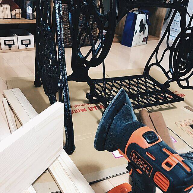 受け継がれる想い。アンティークのミシン台リメイク実例集