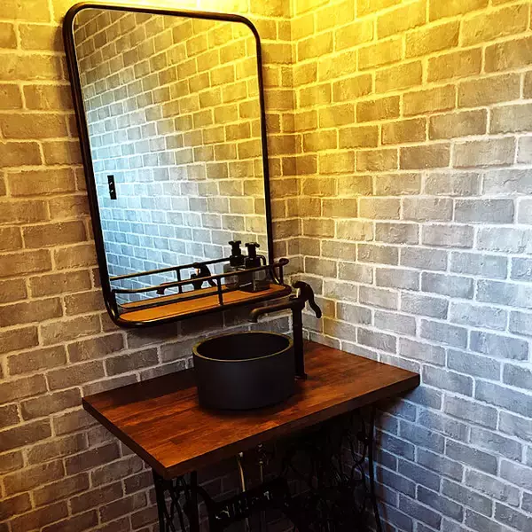 「受け継がれる想い。アンティークのミシン台リメイク実例集」の画像