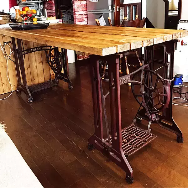 「受け継がれる想い。アンティークのミシン台リメイク実例集」の画像