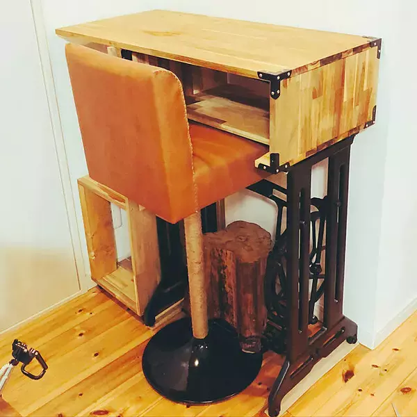 「受け継がれる想い。アンティークのミシン台リメイク実例集」の画像