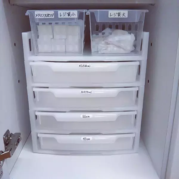 「出し入れしやすいから家事が楽に♡ごみ袋収納アイディア」の画像