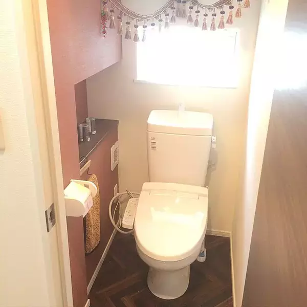 「緑や小物使いがポイント！居心地のよいトイレの作り方」の画像