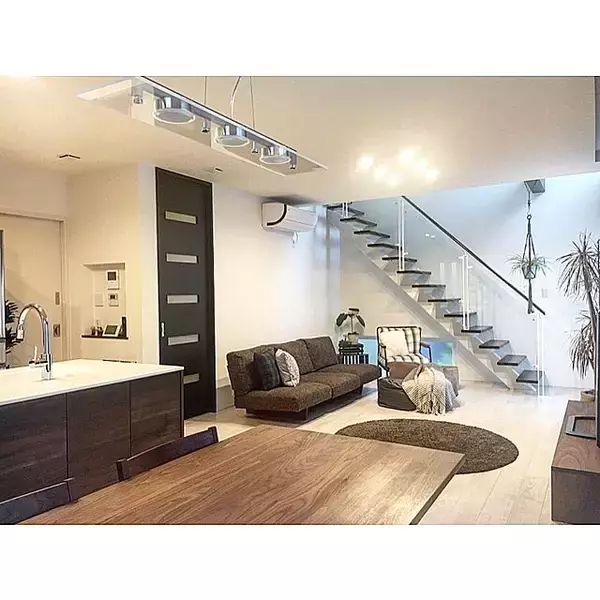 「上質な時間を過ごしたい♡シンプルモダンのリビング」の画像