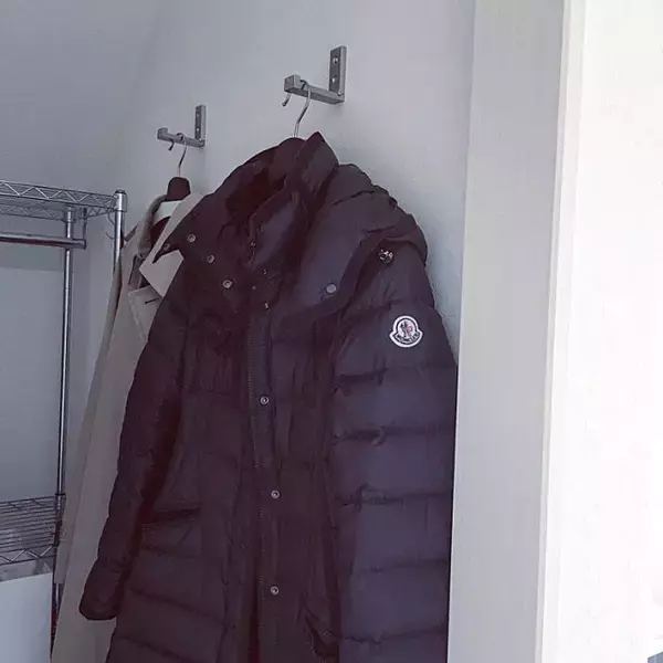 「こうすればよかった！脱いだ上着のベストな置き場所実例集」の画像