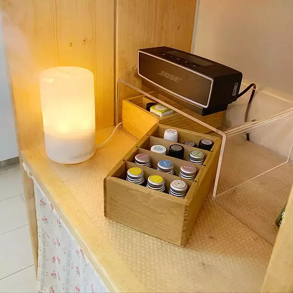 「分けられるから整理が楽ちん♪セリアの仕切り付きケース」の画像