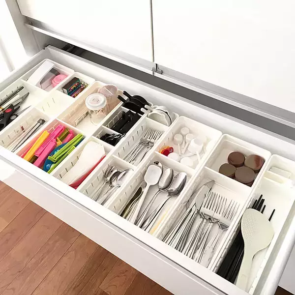 「分けられるから整理が楽ちん♪セリアの仕切り付きケース」の画像