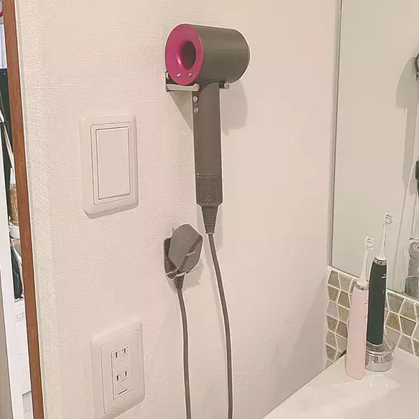 「こんな方法があったんだ！ドライヤーの便利な収納実例」の画像