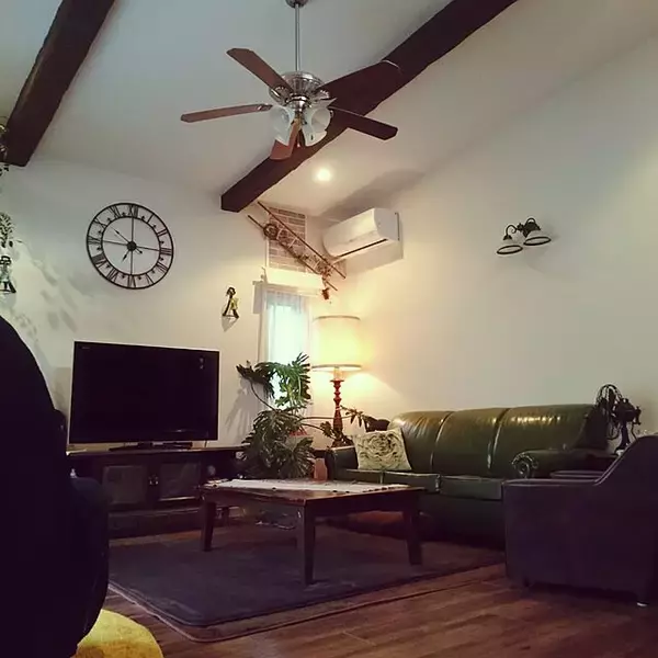 「リゾート感があってリラックス♡雰囲気ある南欧風リビング」の画像