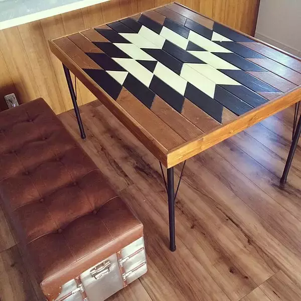 「デザインも使い勝手も思いのまま！自分仕様のテーブルDIY」の画像