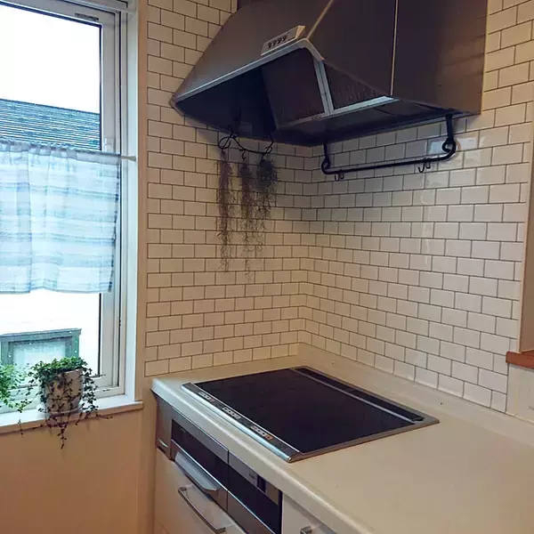 「もっと快適なキッチンに♪扉・壁・換気扇のリメイク集」の画像