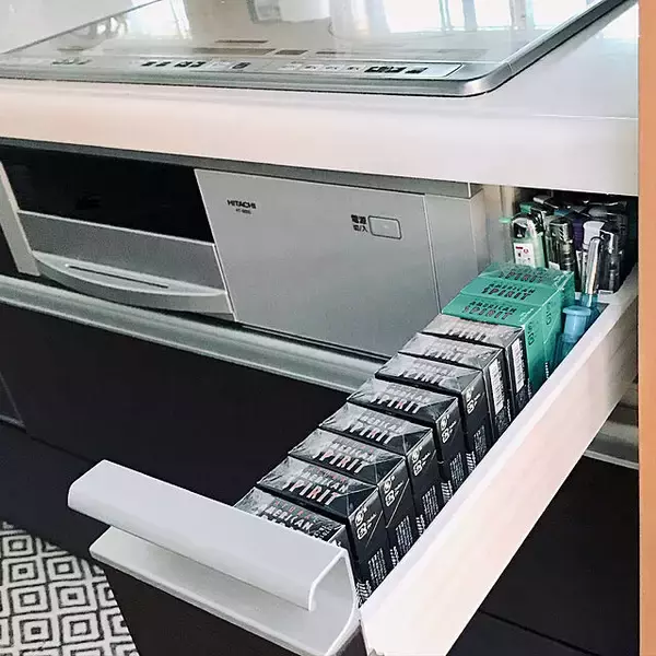 「使いこなせばとっても便利！コンロ横の引き出し活用実例集」の画像