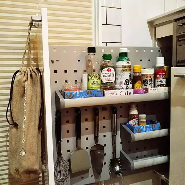 「使いこなせばとっても便利！コンロ横の引き出し活用実例集」の画像