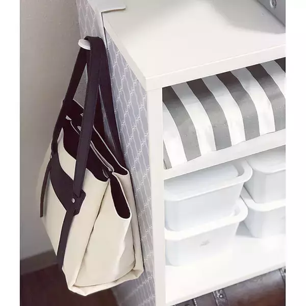 「定位置を決めて快適に！毎日使うかばんの置き場所アイデア」の画像