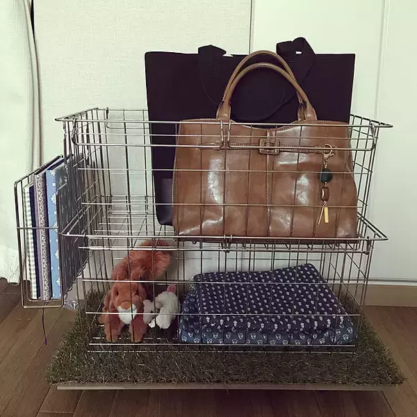 「定位置を決めて快適に！毎日使うかばんの置き場所アイデア」の画像