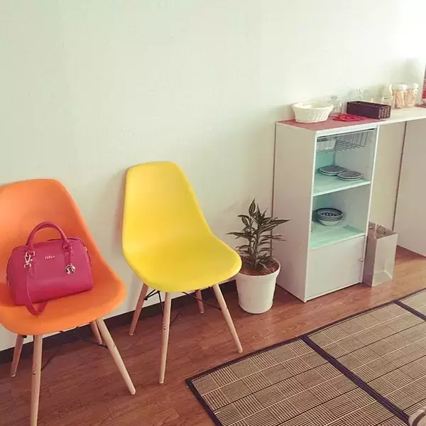 「定位置を決めて快適に！毎日使うかばんの置き場所アイデア」の画像