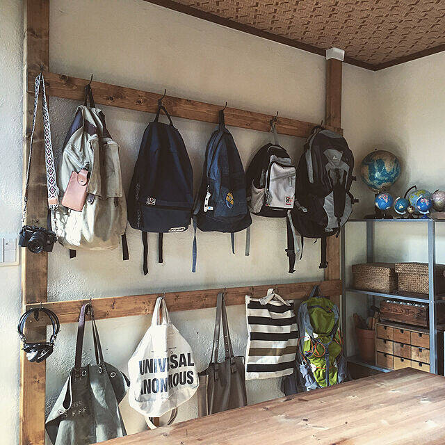 定位置を決めて快適に！毎日使うかばんの置き場所アイデア