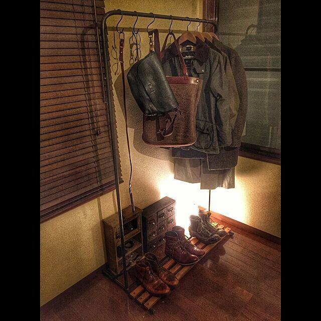 定位置を決めて快適に！毎日使うかばんの置き場所アイデア