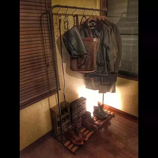 「定位置を決めて快適に！毎日使うかばんの置き場所アイデア」の画像