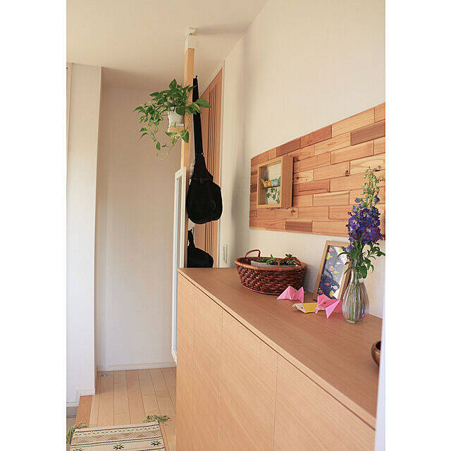 定位置を決めて快適に！毎日使うかばんの置き場所アイデア