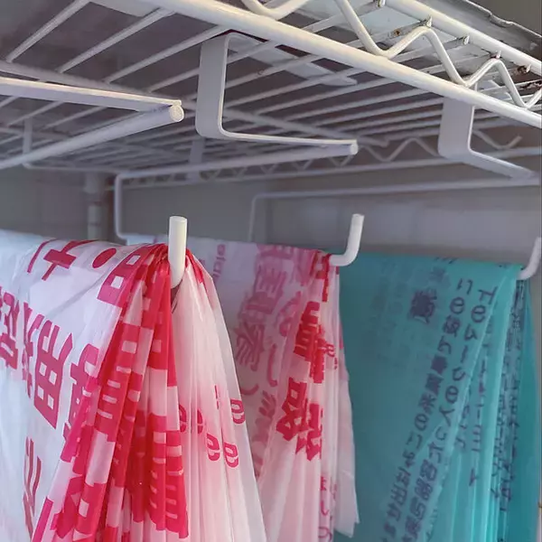 「スマートにしまえるからお部屋が片付く！ゴミ袋の収納術」の画像