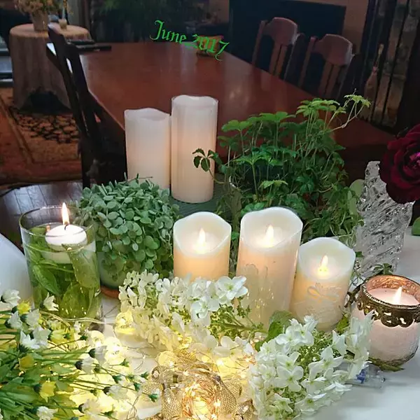 「昼も夜も楽しめる！ワクワクするキャンドルの飾り方10選」の画像