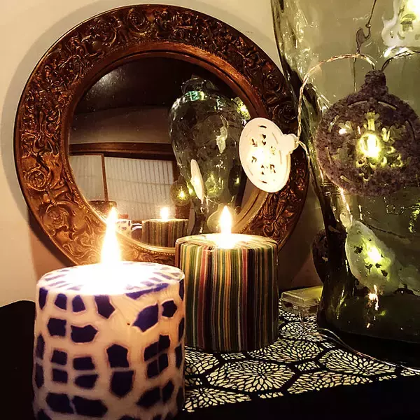 「昼も夜も楽しめる！ワクワクするキャンドルの飾り方10選」の画像