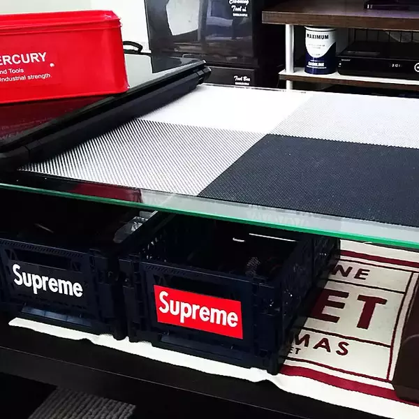 「「ステッカーで地味さを解消◎ロゴが活きる男前1Kルーム」 by RYUさん」の画像