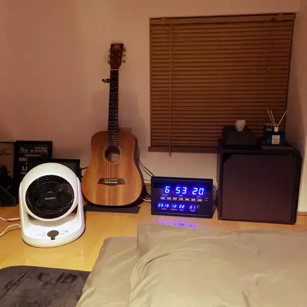 「「ステッカーで地味さを解消◎ロゴが活きる男前1Kルーム」 by RYUさん」の画像