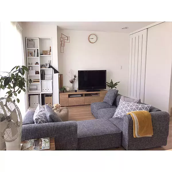 「これがおすすめ！3パターンで学ぶリビングのソファの配置」の画像