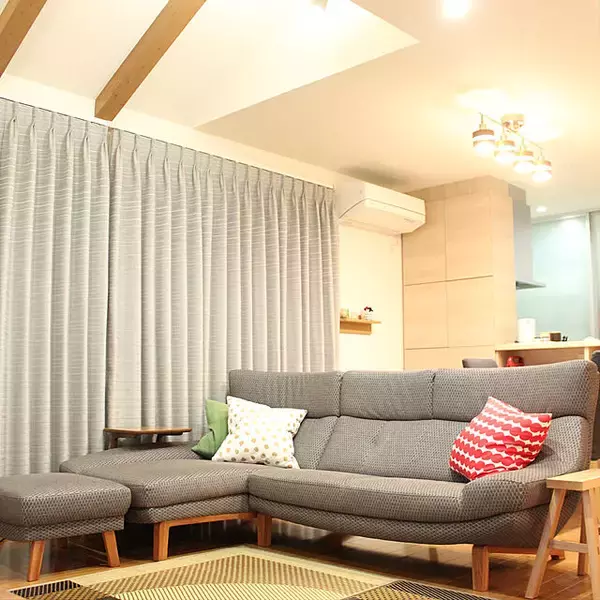 「これがおすすめ！3パターンで学ぶリビングのソファの配置」の画像