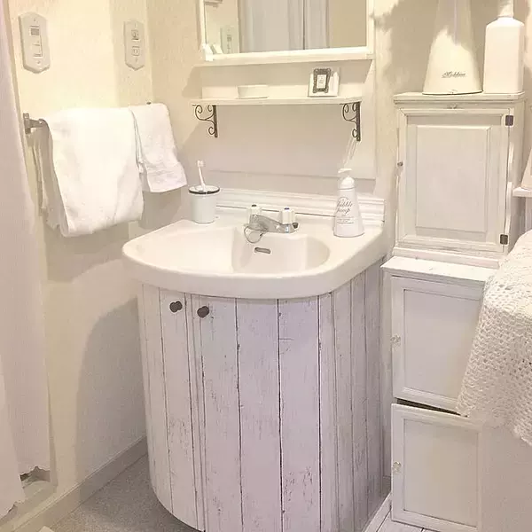 「生活感にサヨナラ☆リメイクで洗面所が好きな場所に変わる」の画像