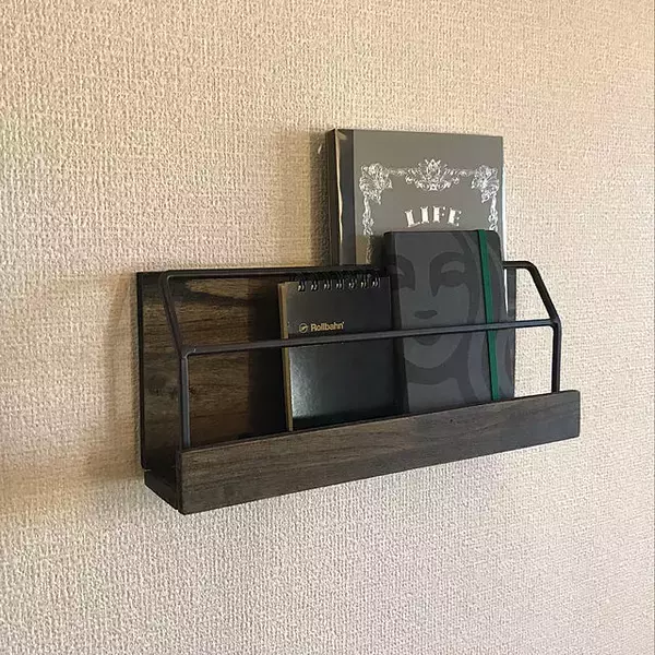 「壁を手軽に有効活用♪100均ウォールシェルフとDIYアレンジ」の画像