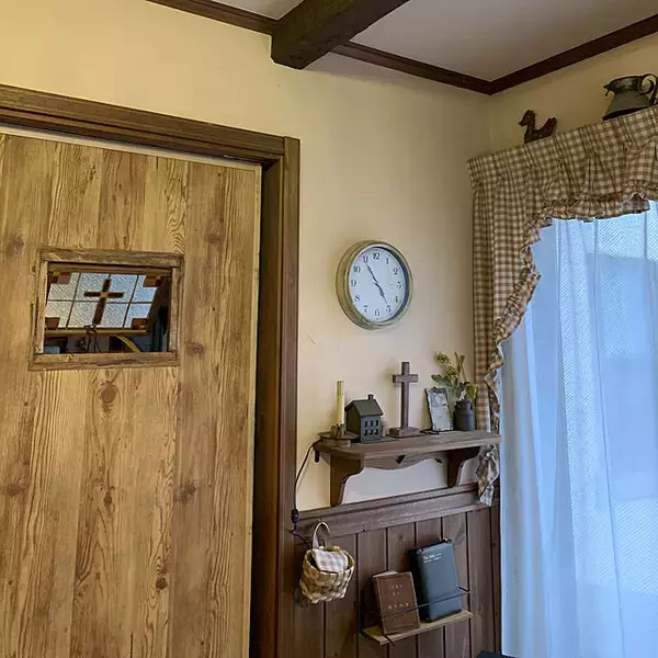 「和風から洋風ドアそっくりに大変身！DIYでふすまリメイク」の画像