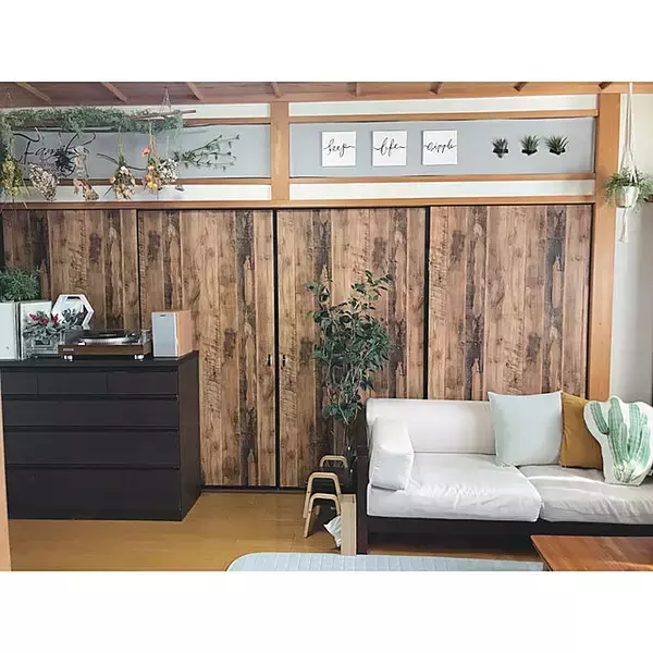 「和風から洋風ドアそっくりに大変身！DIYでふすまリメイク」の画像