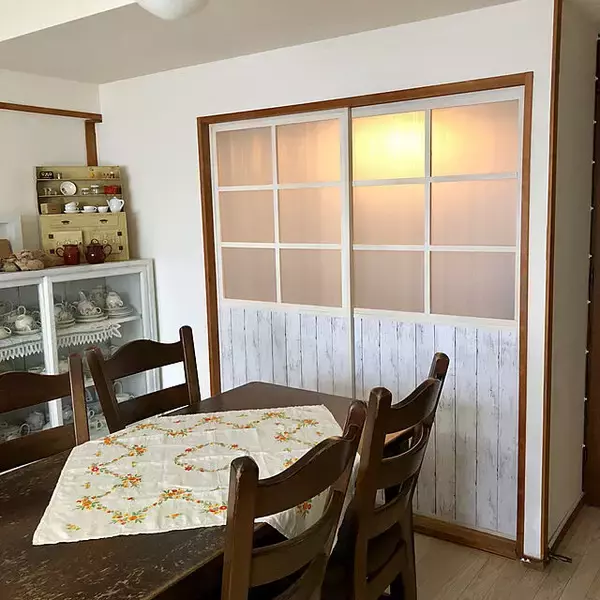 「和風から洋風ドアそっくりに大変身！DIYでふすまリメイク」の画像