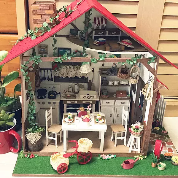 「あのころみたいに夢中になれそう♡魅惑のドールハウスDIY」の画像