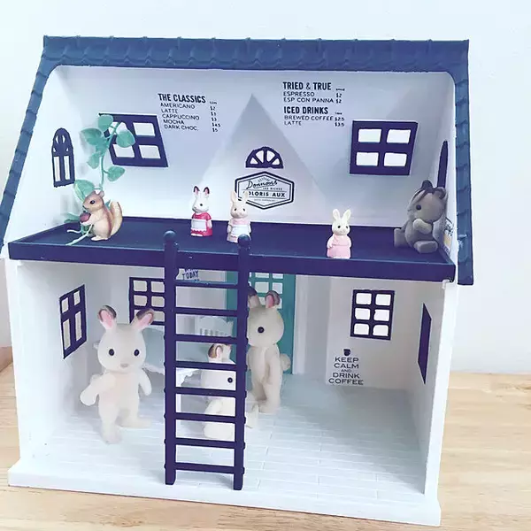 「あのころみたいに夢中になれそう♡魅惑のドールハウスDIY」の画像