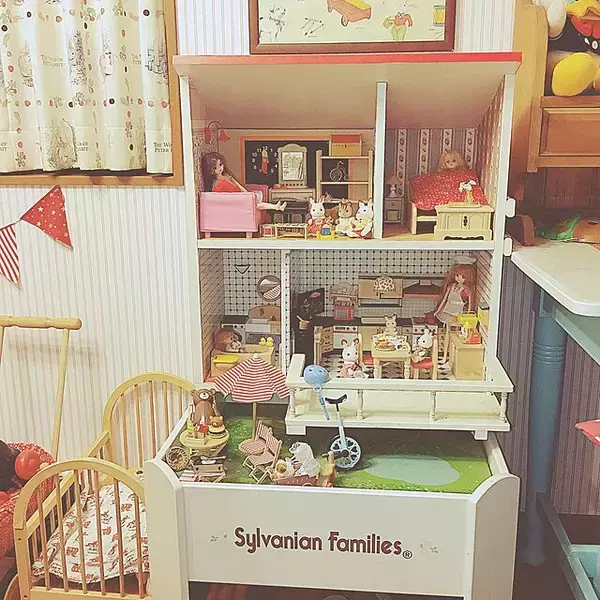 「あのころみたいに夢中になれそう♡魅惑のドールハウスDIY」の画像