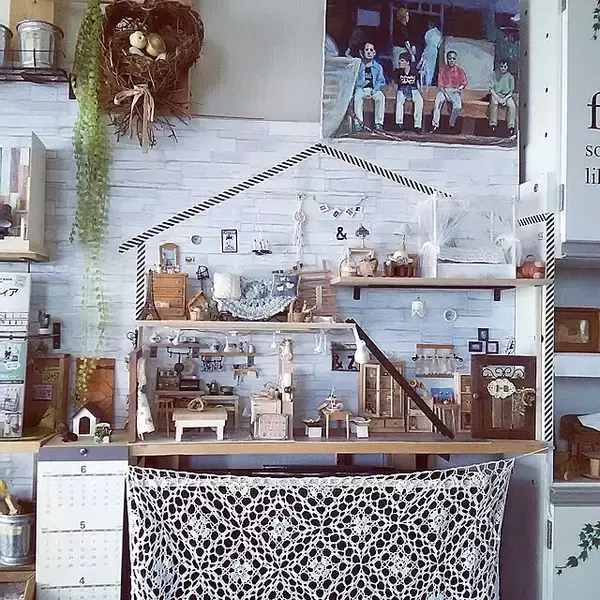 「あのころみたいに夢中になれそう♡魅惑のドールハウスDIY」の画像