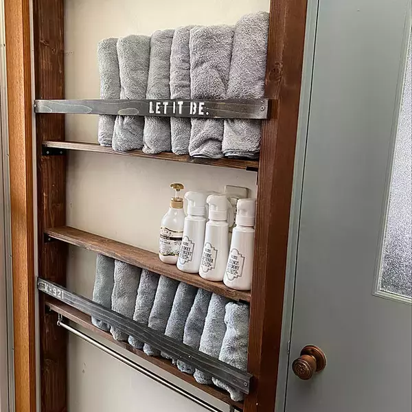 「タオルの指定席で便利な毎日♡バスルームのタオル収納術」の画像