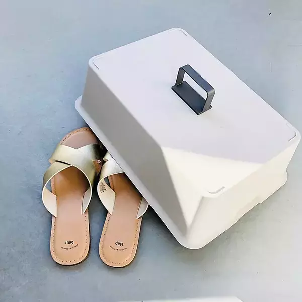 「「取っ手を付けるだけ◎出し入れ簡単サンダルカバー」 by Denchanさん」の画像