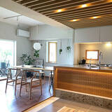 「「暮らしの中心に置いた、人を歓迎する品のよいキッチン」 by room___317さん」の画像2