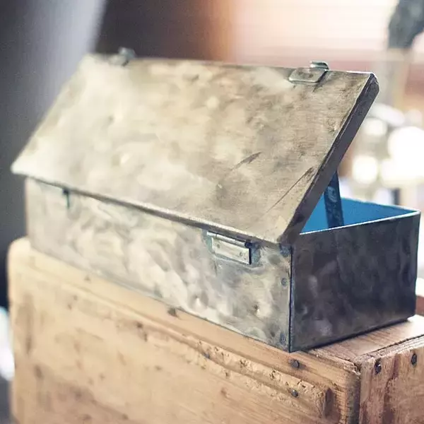 「これも加工とは！経年変化を演出した驚きのアイテム10選」の画像