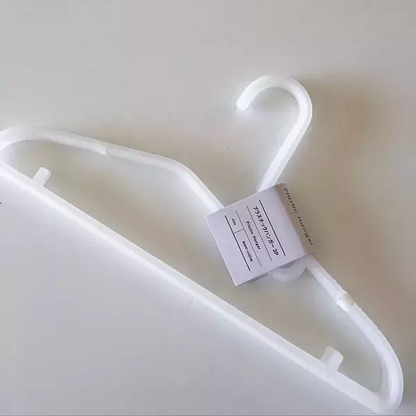 「今すぐに使いたくなる☆100均で買えるおすすめハンガー」の画像