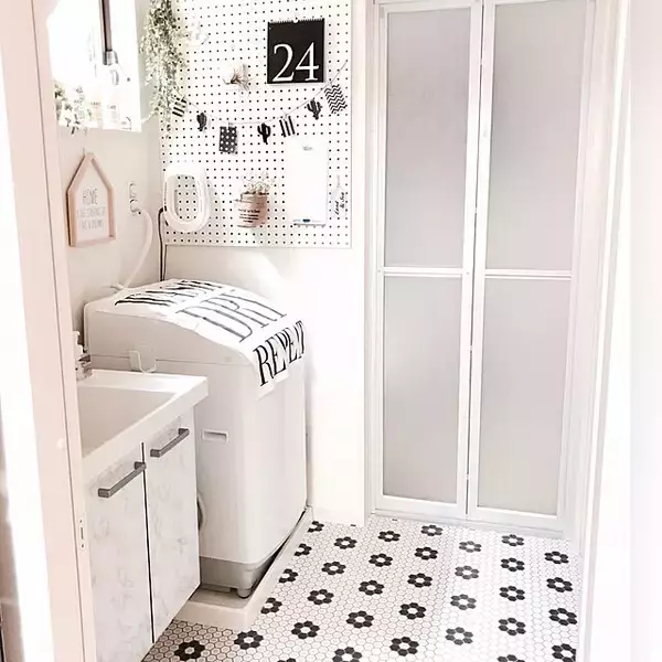 「サニタリーをDIYでハイセンスに♪洗面所の魅せ方10選」の画像